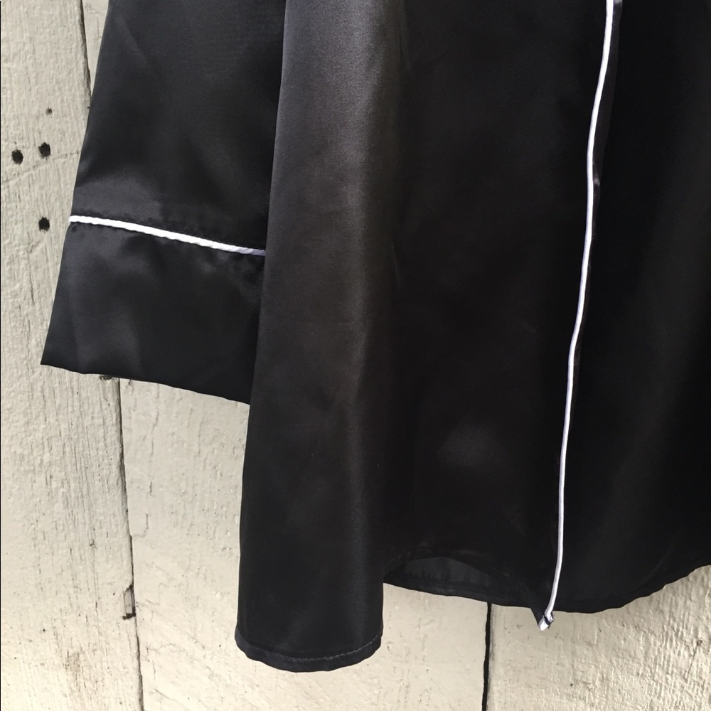 Black Robe - Picture 2 of 7